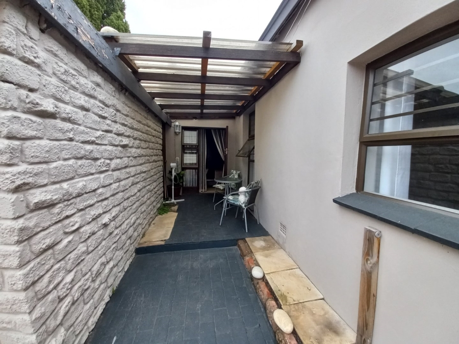 5 Bedroom Property for Sale in Bodorp Western Cape